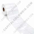 Rollo de etiquetas adhesivas en polipropileno blanco brillante de 2.500 rótulos a Dos Columnas de 5cms x 4cms (50x40mm) - Marca CapitalColombia