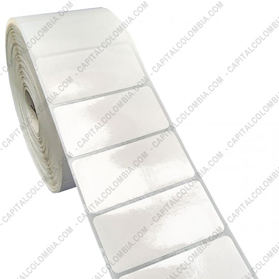 Rollos de etiquetas adhesivas y Nylon Textil, Marca: CapitalColombia - Rollo de etiquetas en polipropileno blanco de 2500 rótulos a una columna 6cms x 3cms (60x30mm)